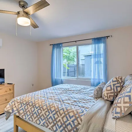 Inviting Apartment Less Than 2 Mi To Riviera Beach!